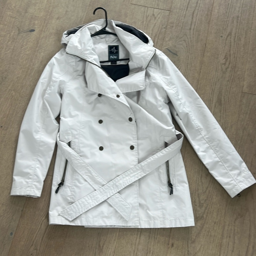 Pulse rain coat with detachable hood